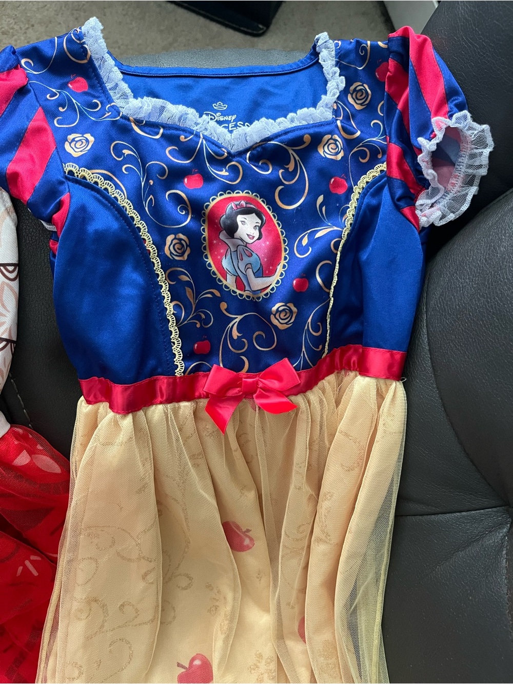 Disney princess nightgowns size 8 - Picture 2 of 3
